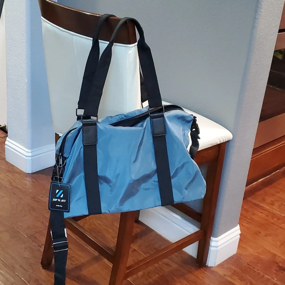 Duffle bag by ZIP 'N JET in Blue